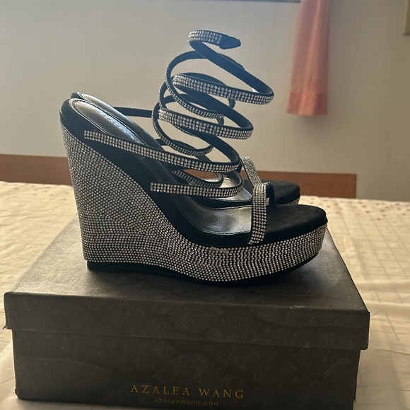 Azalea Wang Cosmo Black - Picture 3 of 5